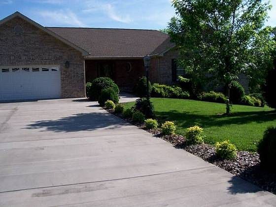 1st image of 411 Amanda Ct