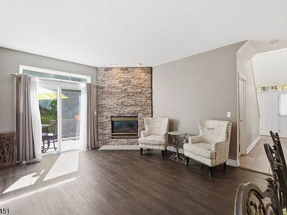 2nd image of 15 Aspen Ct