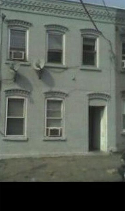 2nd image of 290 Ann St
