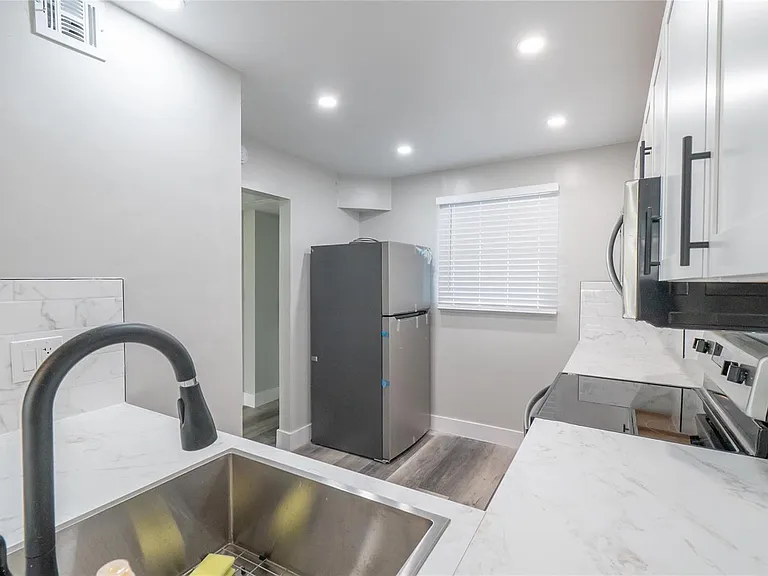 119 Royal Park Dr #4H — Photo 4