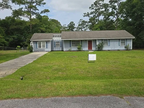 571 Huckleberry Ln, Hinesville, GA 31313