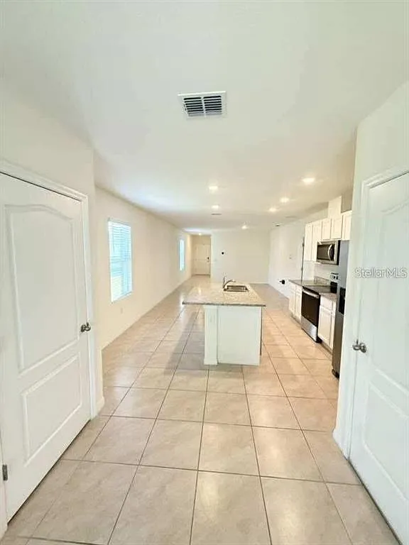 3 bed, 2.0 bath, 1570 sqft, $2,500 — Photo 3