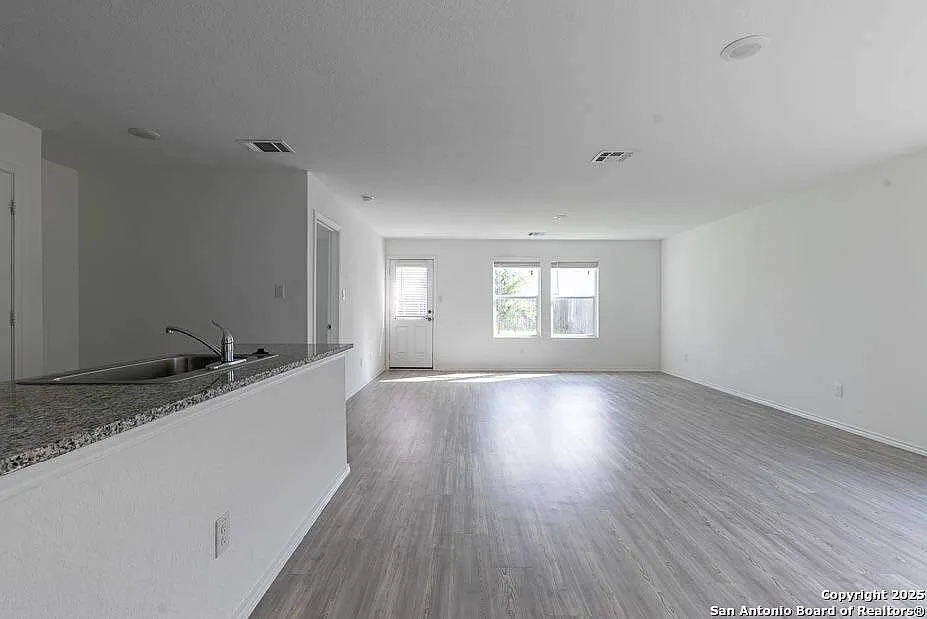 4 bed, 1668 sqft, $1,625 — Photo 3