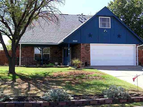 2nd image of 2625 NE Lake Ave