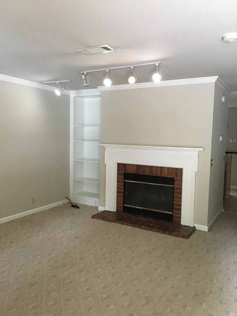 Townhouse Close to all! — Photo 2