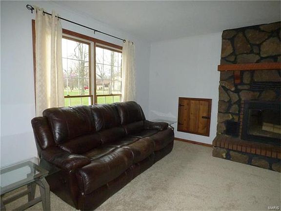 3rd image of 20577 NE Oakwood Dr