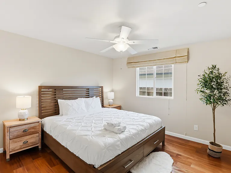 609 Stanford Ave — Photo 5
