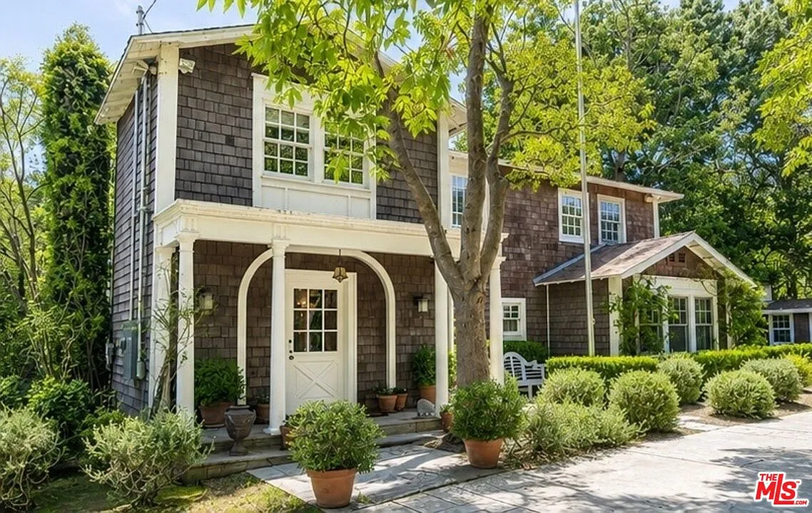 3 bed, 3.5 bath, 4380 sqft, $30,000 — Photo 3