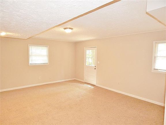 4th image of 640 Arlington Ter SE