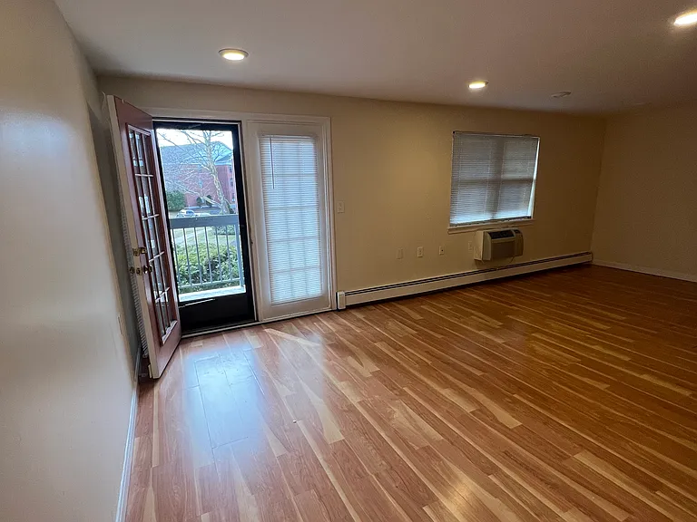 Highland Ave — Photo 15
