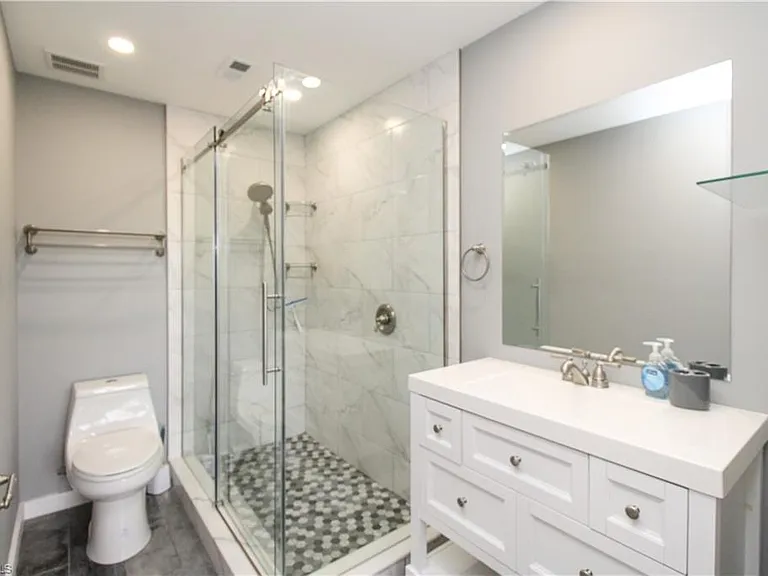 600 Valley Stream Dr #F9 — Photo 36