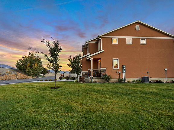 3rd image of 2449 N Garden Dr