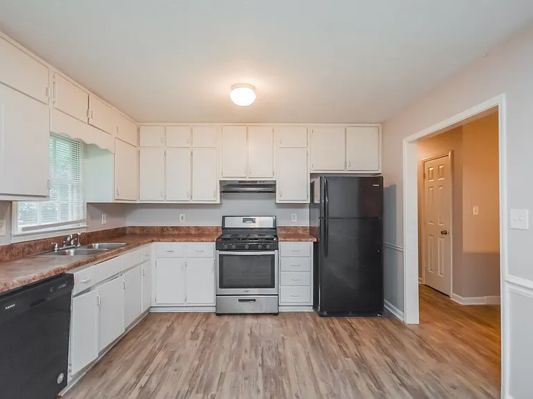 1589 Cherry Hill Ln SW — Photo 8