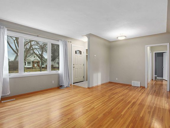 5th image of 13811 110a Ave NW