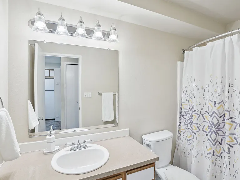 Stratford Apartments — Photo 20