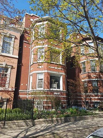 1st image of 1034 W Oakdale Ave #2