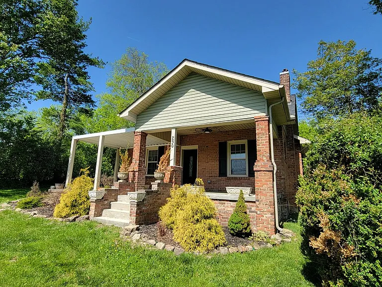 250 E Main St — Photo 25