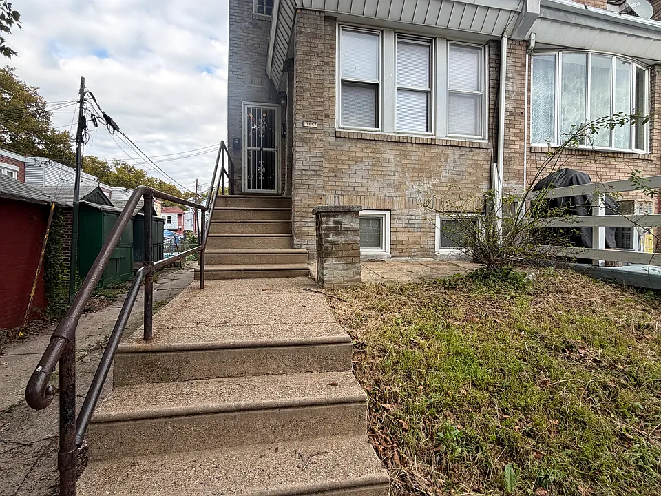 1367 E Sanger St #2