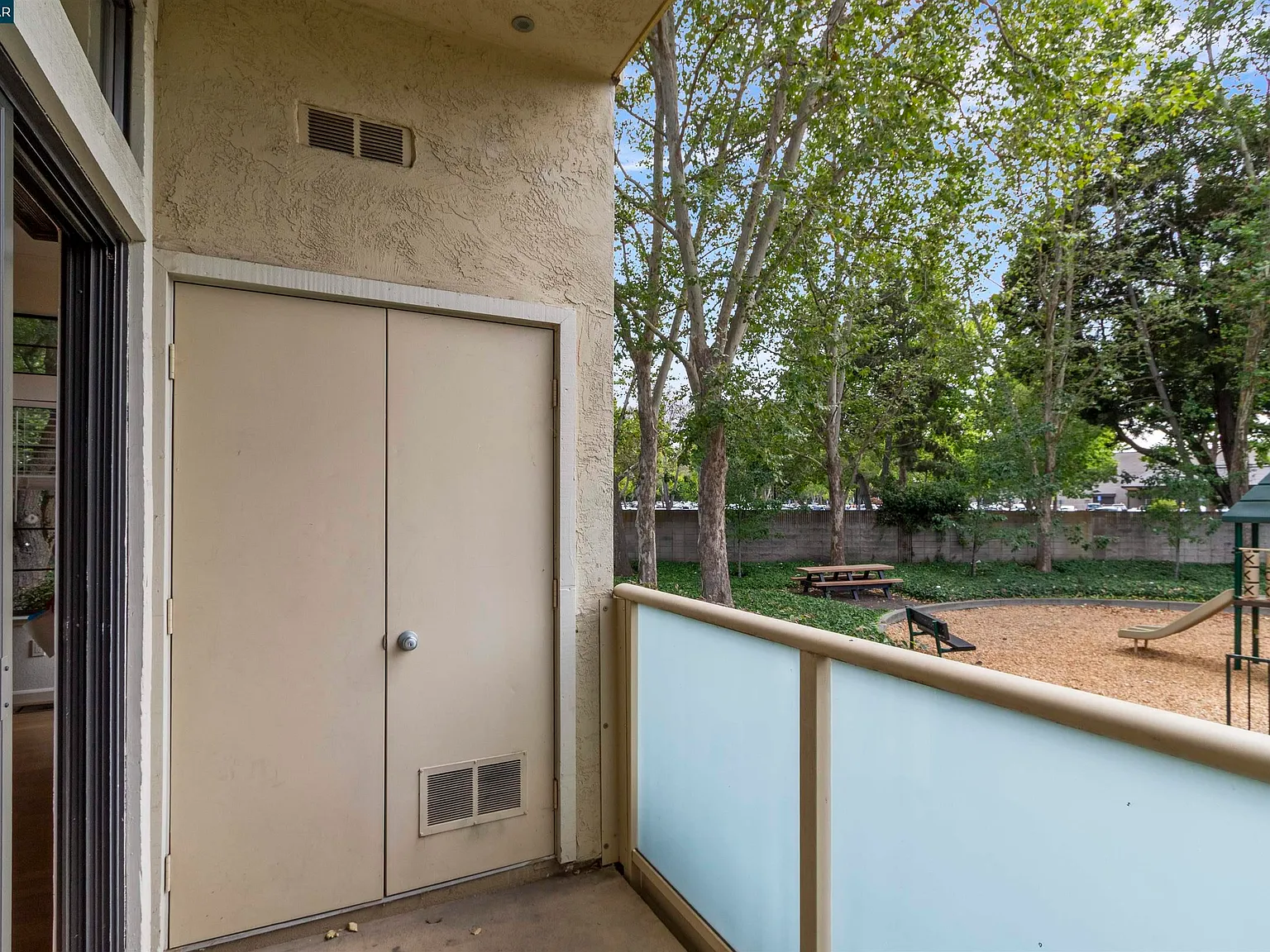 3 bed, 1199 sqft, $3,500 — Photo 2