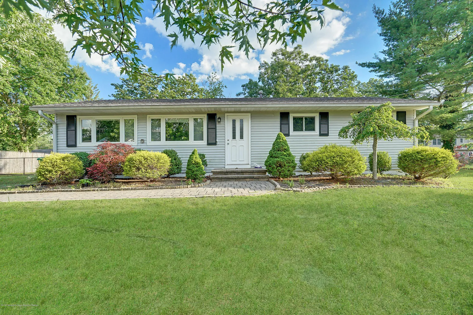 11 Castle Ave photo 1