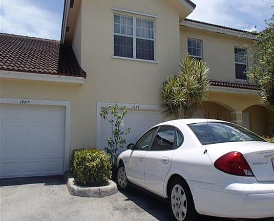 3rd image of 1285 NW 27th Ave