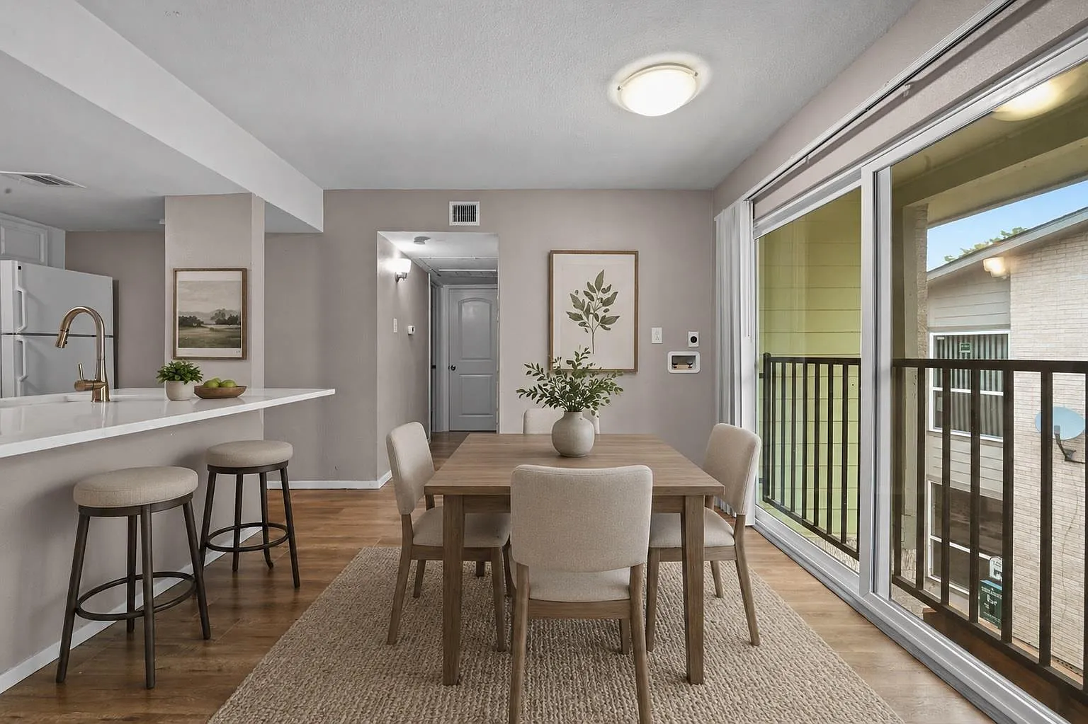 2 bed, 2.0 bath, 850 sqft, $1,525 — Photo 2