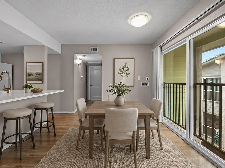 2124 Burton Dr #204 — Photo 2
