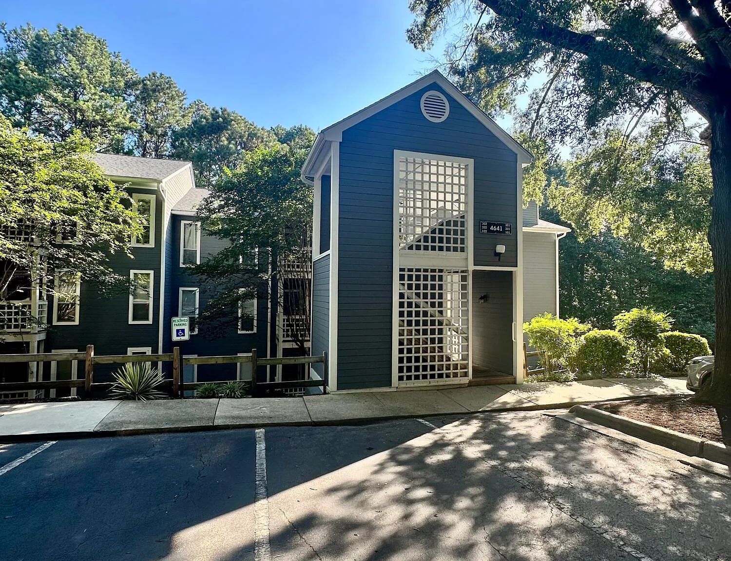 2 bed, 2.0 bath, 968 sqft, $1,495 — Photo 1