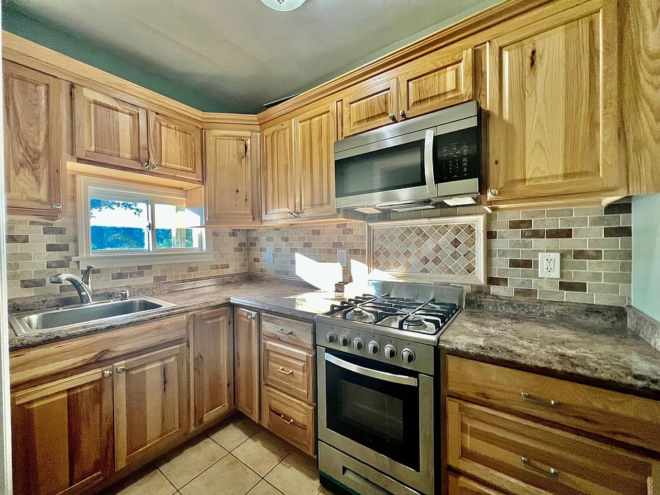1st image of 78 Arthur Pl #1