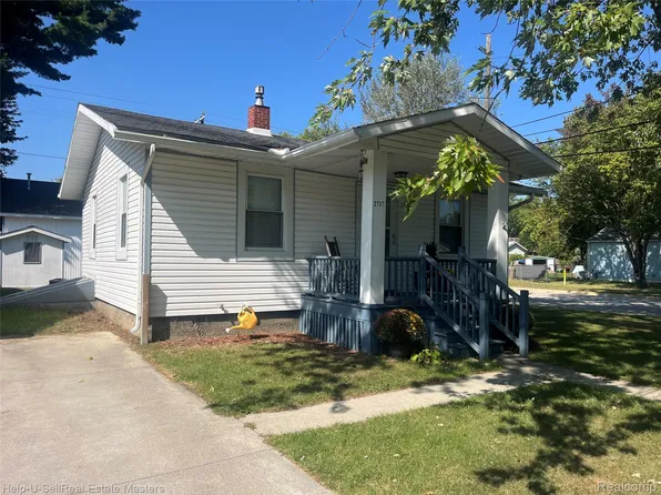 2737 17th Ave, Port Huron, MI 48060