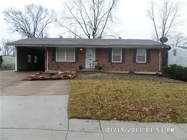 1584 Hudson Rd photo 1