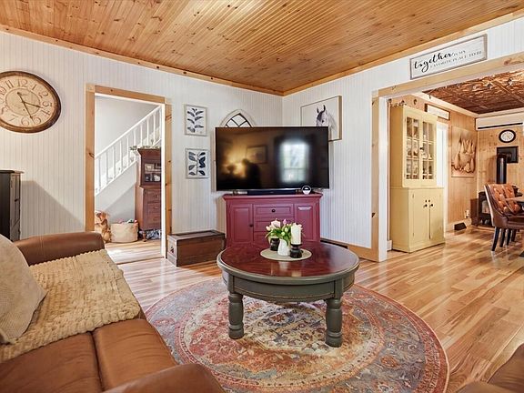 5th image of 301 Gamage Avenue