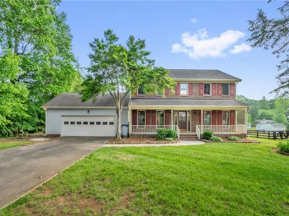 1323 Lancelot Ln, Graham, NC 27253