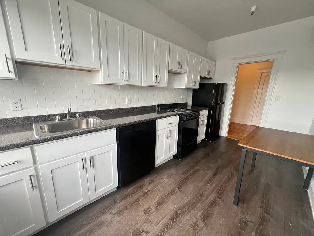 1 bed, 9999 sqft, $2,425 — Photo 2
