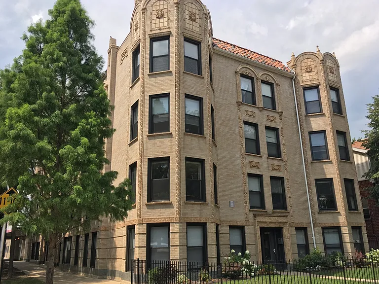 1110-12 W Balmoral Ave — Photo 12