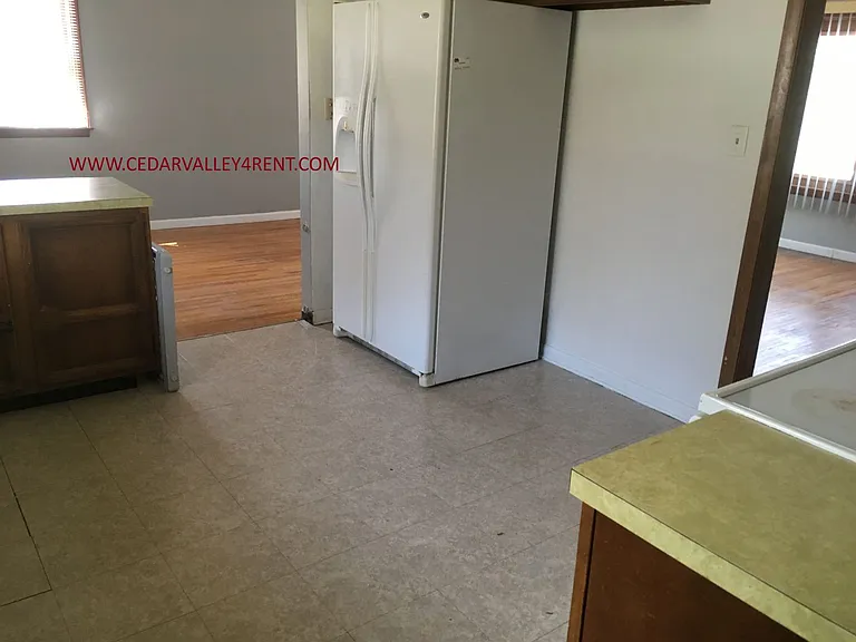 1570 E Ridgeway Ave — Photo 4