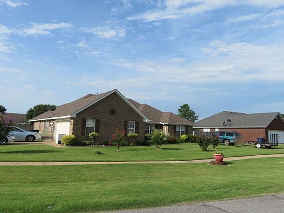 3rd image of 703 Twin Oaks Dr
