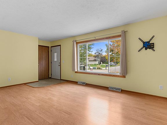3rd image of 1158 Valley View Rd