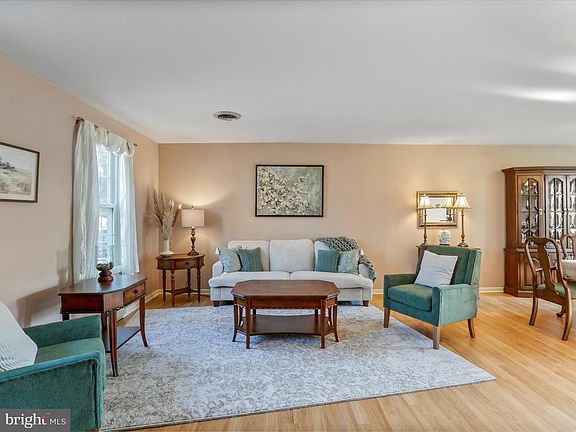4th image of 140 Milhouse Ave