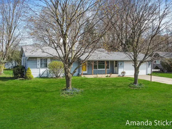 14163 Ridgewood Dr, Holland, MI 49424
