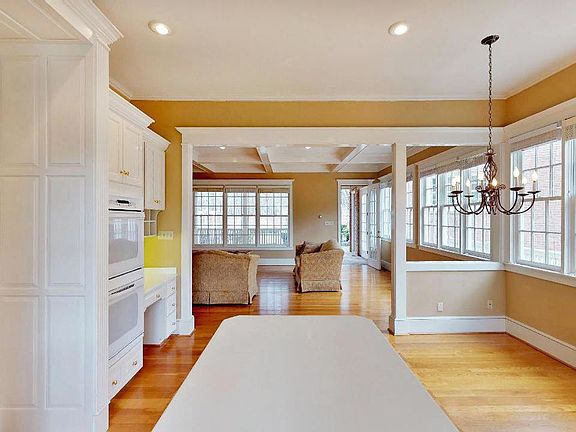 5th image of 381 Edenwood Dr
