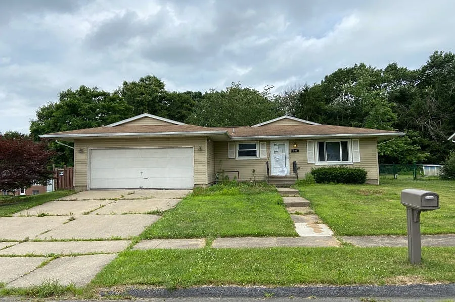 101 Rinaldi Dr photo 1