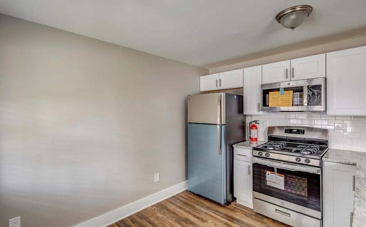 412 S Charleston Ave — Photo 3