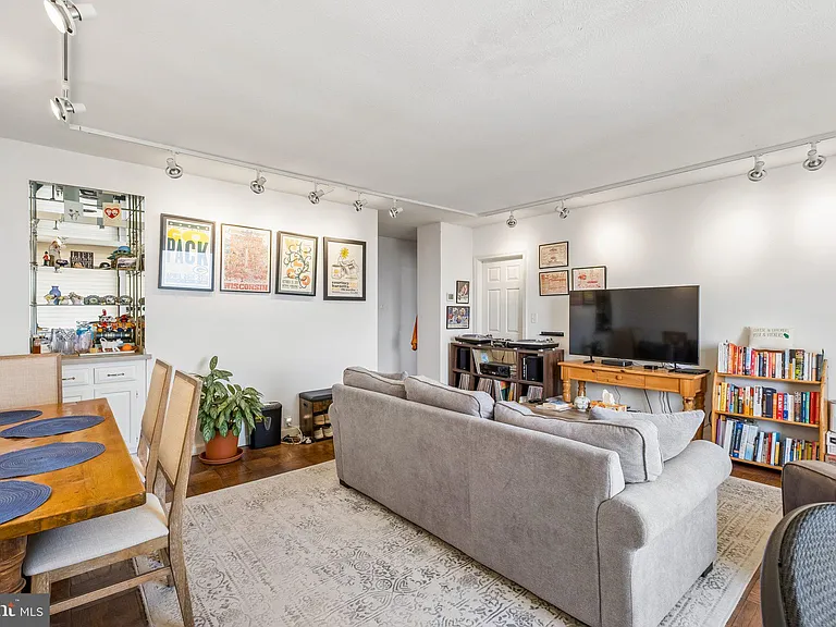 220 Locust St #24FS — Photo 4
