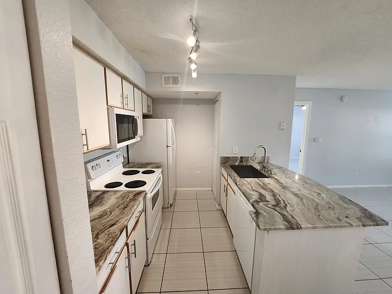 2207 Antigua Pl #718-1 — Photo 6
