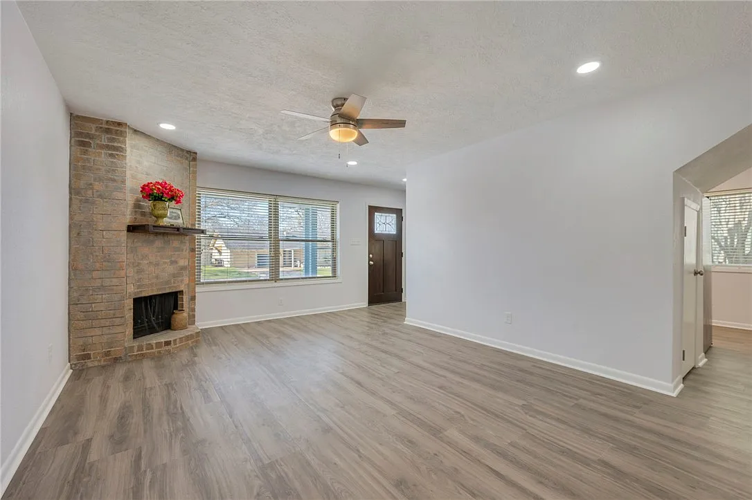 4 bed, 1509 sqft, $2,000 — Photo 3
