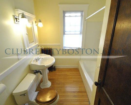 3rd image of 502 Belmont St