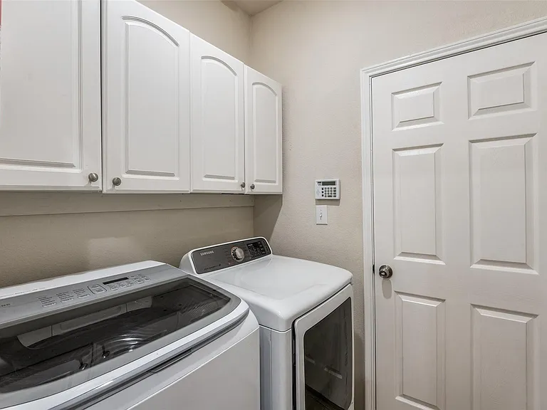 4541 Woodsboro Ln — Photo 12