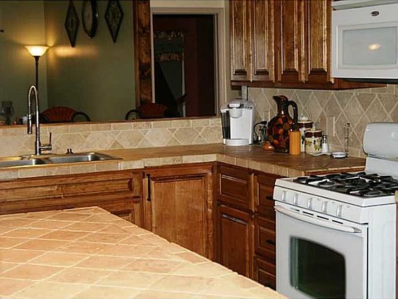 4th image of 1017 Waynewood Dr