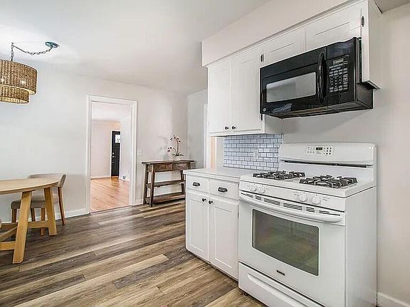 4th image of 902 Sibley St NW